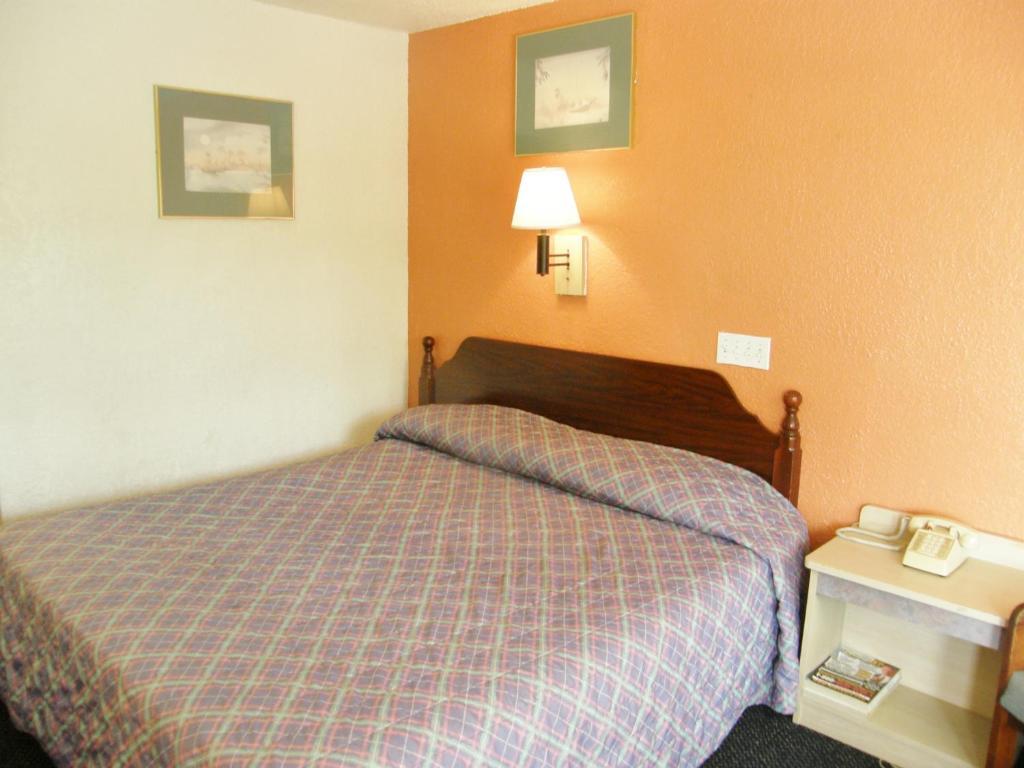 Economy Inn - Wesley Chapel Декейтър Стая снимка