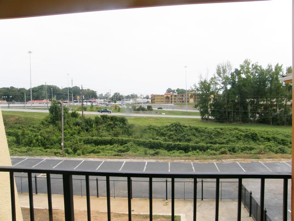 Economy Inn - Wesley Chapel Декейтър Екстериор снимка